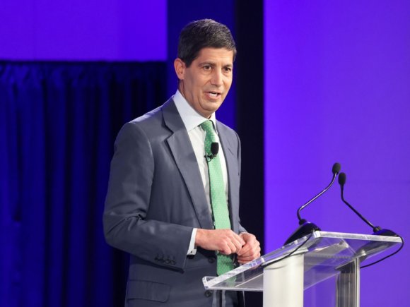 Trump Appoints Kevin Warsh as New Federal Reserve Chair, Succeeding Powell
