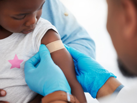 US Reduces Childhood Vaccine Recommendations While Doctors Issue Risk Warnings