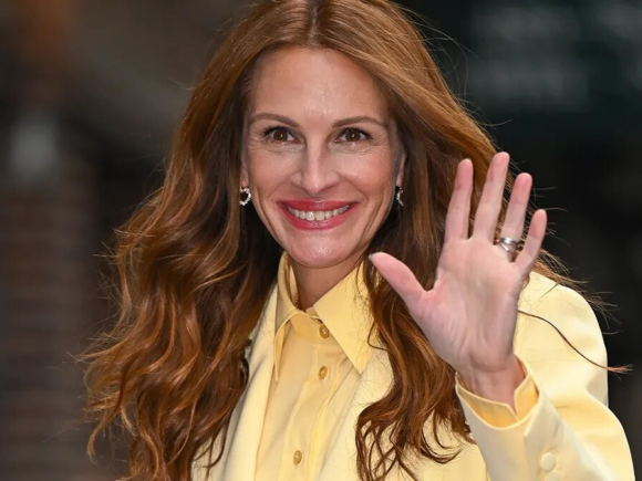 Julia Roberts Discloses Odd New Year’s Resolution Associated With Almonds