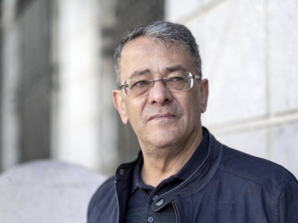 Tunisia has released a prominent lawyer who emerged as a vocal critic of the president