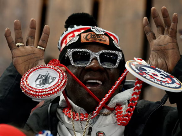 Flavor Flav will organize an event in Las Vegas to commemorate the US women’s hockey team in July