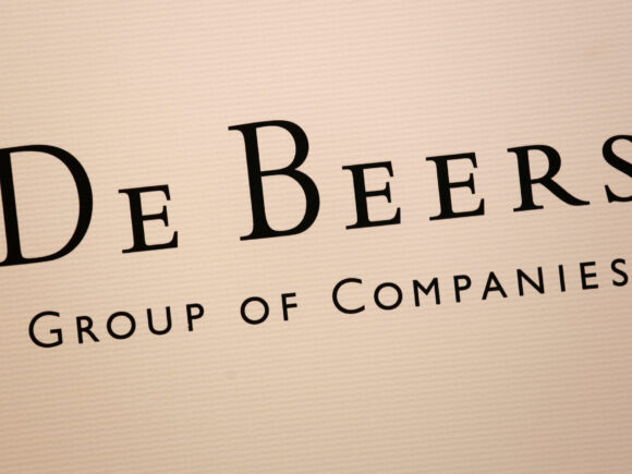 Angola is pursuing a 20%-30% ownership interest in De Beers, according to a senior official