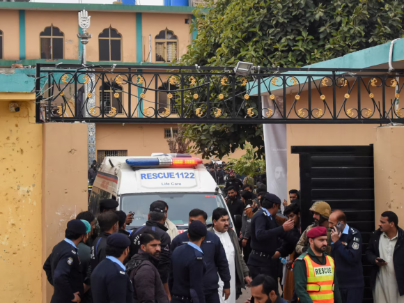 At least 31 people have died in a bombing at a Shi’ite mosque in Islamabad, with the Islamic State claiming responsibility for the attack