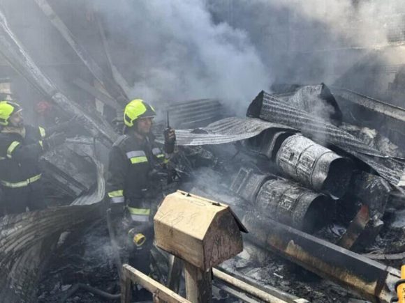 An Iranian military helicopter crashes into a market, resulting in the deaths of two pilots and two vendors