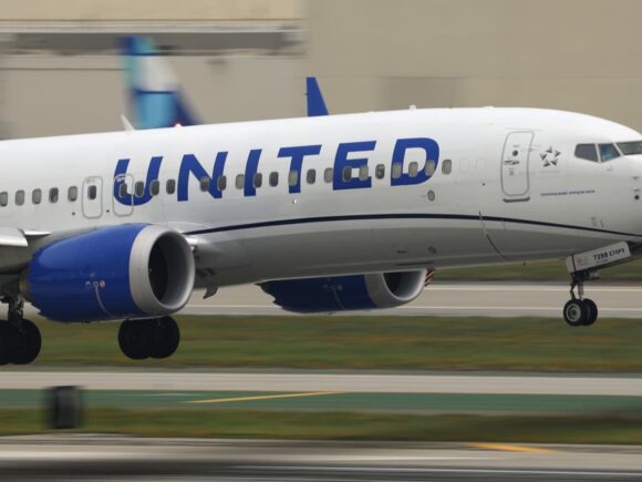 United Airlines plans to reduce additional flights as it anticipates oil prices exceeding $100 until 2027