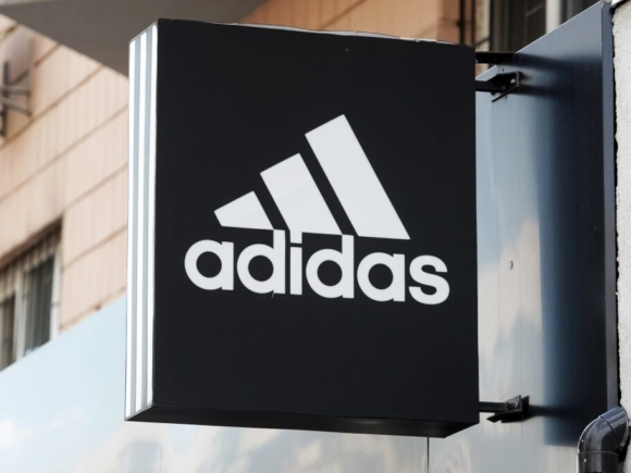 Adidas aims for a €2.3bn operating profit, even with a €400m tariff impact, and suggests a 40% increase in dividends