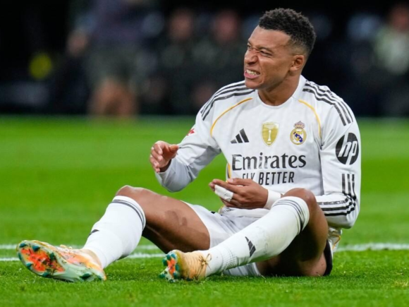 Real Madrid is considering a drastic option regarding Mbappé’s knee issue