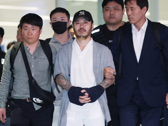 South Korea has extradited an alleged drug kingpin who was operating a narcotics network from a prison in the Philippines