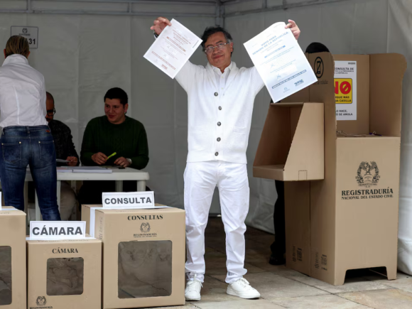 Colombians participate in legislative elections and presidential primaries