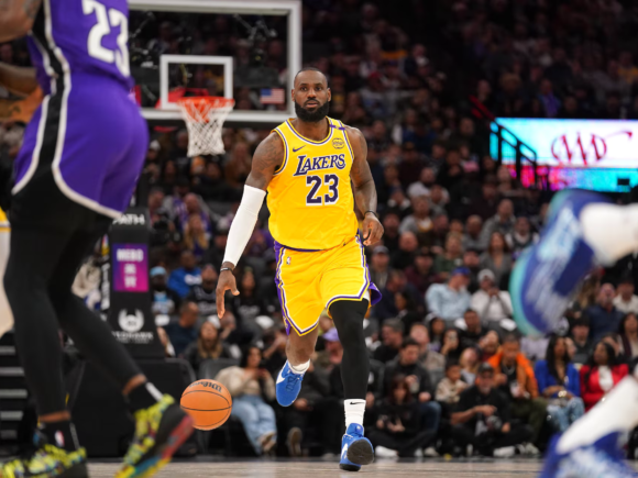 LeBron James Breaks NBA Field Goals Record, Surpassing Kareem Abdul-Jabbar