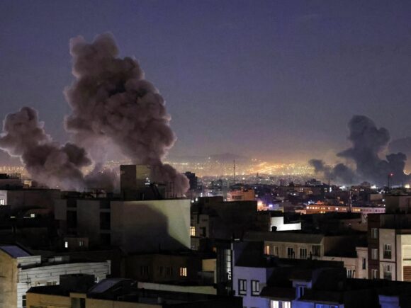 US Launches Attacks on Iranian Missile Facilities Using Advanced Munitions, Tehran Vows to Respond Regarding the Larijani incident