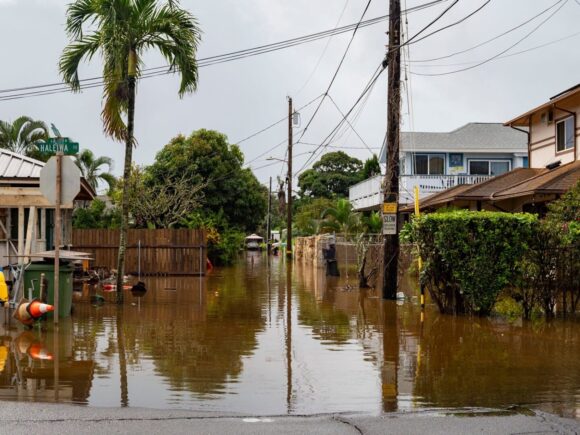 Thousands Evacuate As Hawaii Faces Its Most Severe Flooding In Two Decades