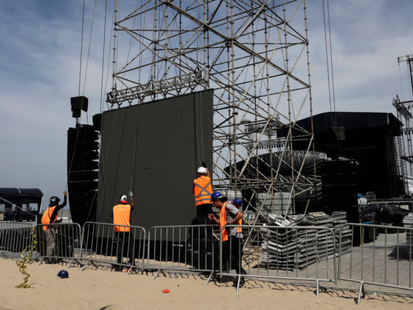 A worker has tragically died while preparing the stage for a Shakira concert in Brazil