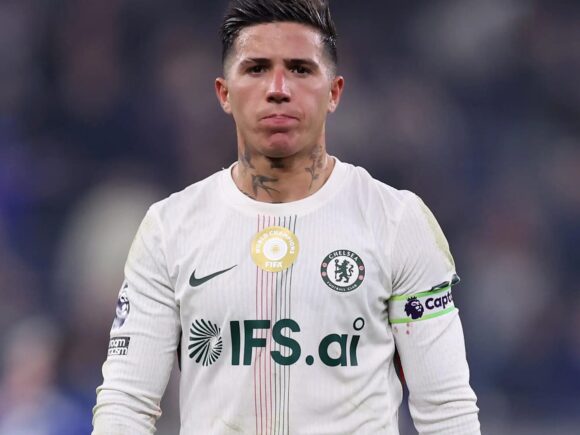 Chelsea Maintains Suspension of Enzo Fernández Despite His Apology Before Man City Match