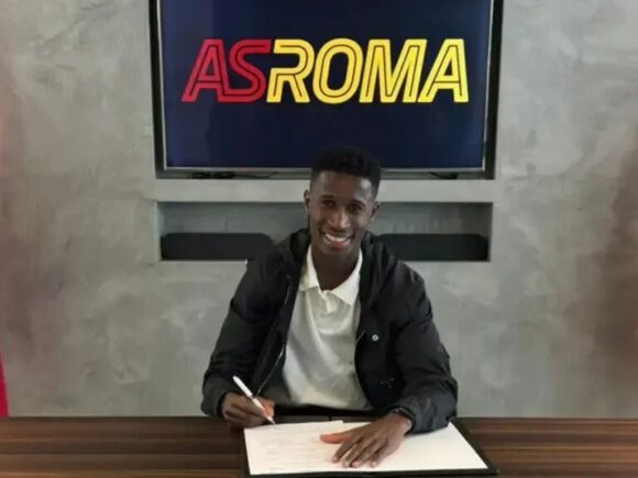 Official announcement: Muhammed Bah has extended his contract with AS Roma