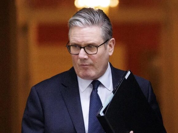 Starmer Confronts Fresh Resignation Demands Amid Mandelson Security Vetting Controversy