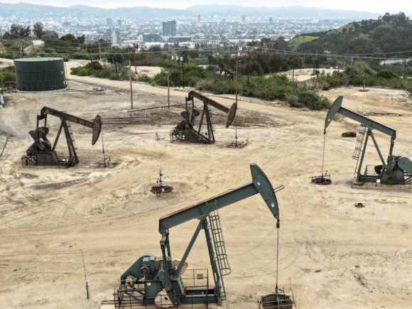 Oil prices rise by more than 2% due to the stalemate in US-Iran peace negotiations