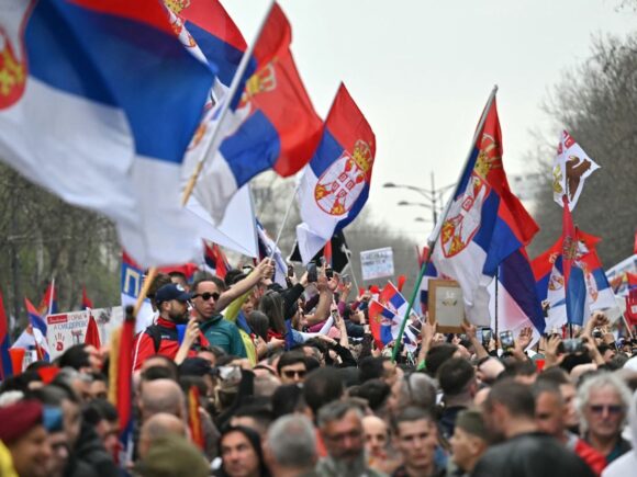 President of Serbia has called for discussions with political parties amid ongoing anti-government demonstrations