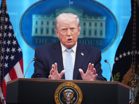 Trump Cautions That US Forces Will Remain Close to Iran, Issues Threat Regarding Ceasefire Violations