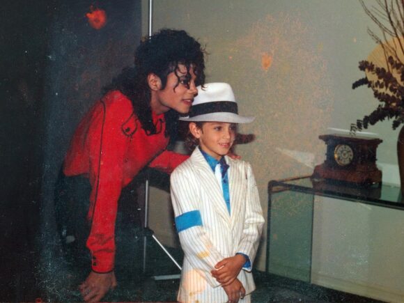 Cascio Siblings Allege Coaching to Conceal Abuse in Michael Jackson’s “Second Family” Flips