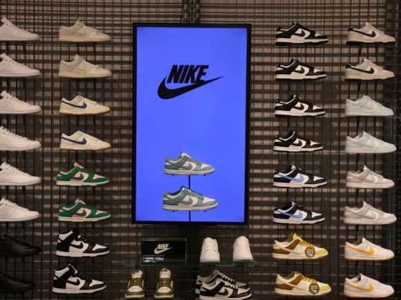 Nike faces a lawsuit from consumers over the failure to refund tariff costs