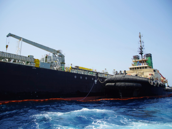 UAE discreetly navigates oil tankers through the Strait of Hormuz in light of Iran’s threats