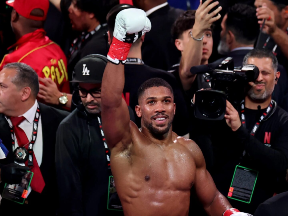 Usyk supports Joshua in his quest to defeat Fury before their heavyweight clash