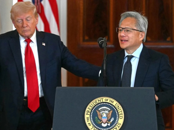 Nvidia CEO Huang Accompanies Trump on China Visit Amid Growing Discussions on H200 Chip