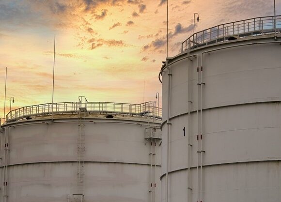 Oil prices soar by 5 percent to $95 as Iran halts communication with the US
