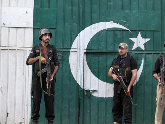 Pakistan suicide bombing results in 15 fatalities, among them 12 soldiers, according to military reports