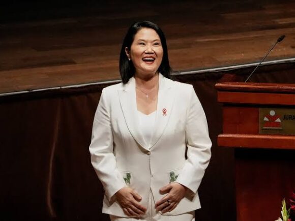 Fujimori assumes power in Peru, furthering the shift to the right in Latin America