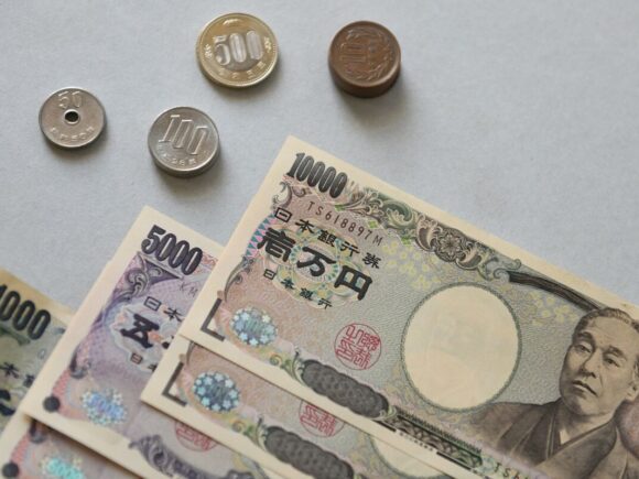 Yen surges as traders prepare for a possible intervention by Japan in the currency market