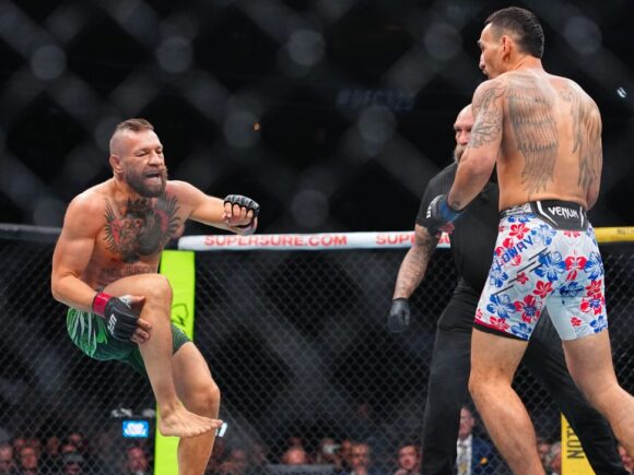 Coach says Conor McGregor’s knee is “never an issue” before UFC 329