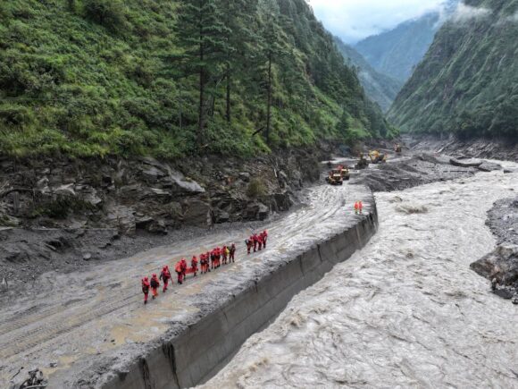China has resumed its rescue operations in Nepal-Tibet after suspending them due to fears of a second flood