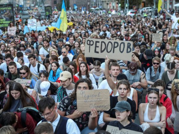 Thousands gathered in Kyiv, calling for President Zelenskiy to reinstate Defence Minister Fedorov
