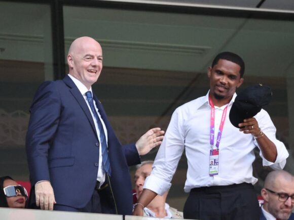 Samuel Eto’o stands by Infantino as FIFA faces increasing scrutiny, attributing the criticism to the forthcoming election