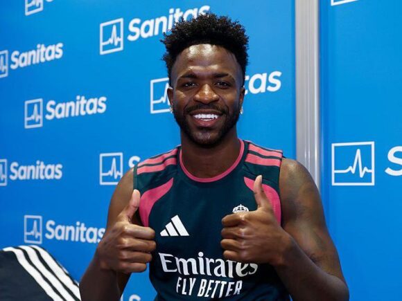 Vinícius Júnior has officially signed a new contract with Real Madrid, extending his stay at the club until 2032