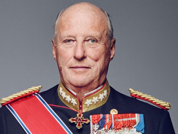 Norway’s King Harald V has passed away at the age of 89, concluding a remarkable 35-year reign on the throne