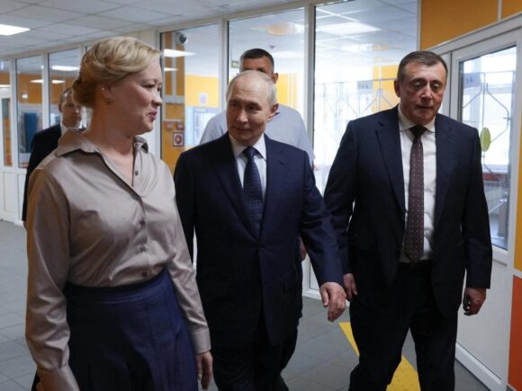 Japan’s Prime Minister Calls Putin’s Kuril Islands Visit ‘Absolutely Unacceptable’